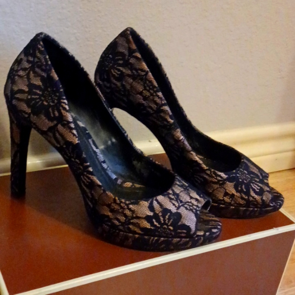 Gianni Bini Black lace heels with tan base.